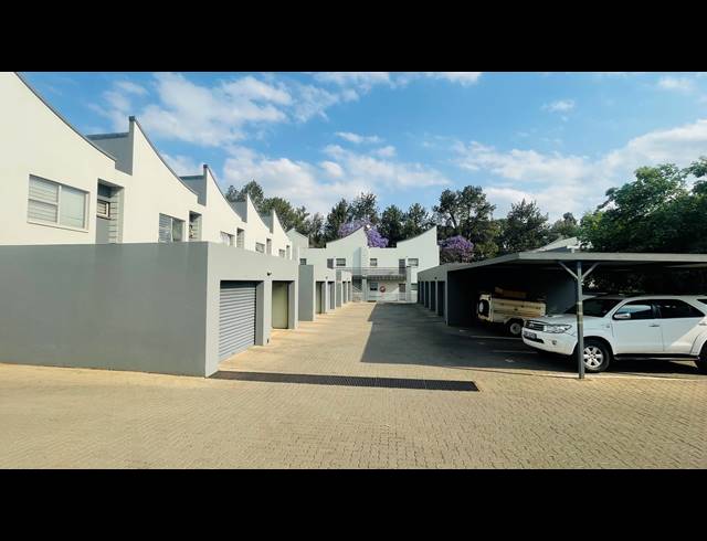 2 BEDROOM TOWNHOUSE FOR SALE IN HATFIELD